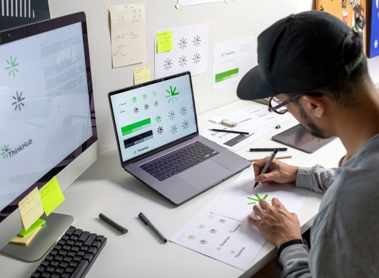 Visuele identiteit en merkherkenning: waarom het onmisbaar is voor jouw bedrijf